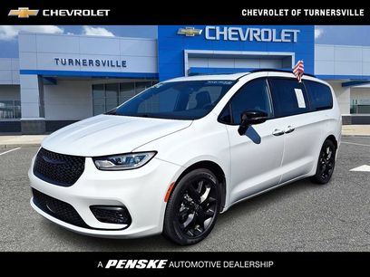 Used 2025 Chrysler Pacifica Limited