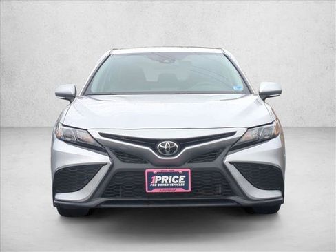 Used 2024 Toyota Camry SE image 2