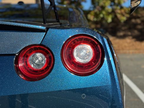 Used 2024 Nissan GT-R Premium w/ Premium Interior Package image 32