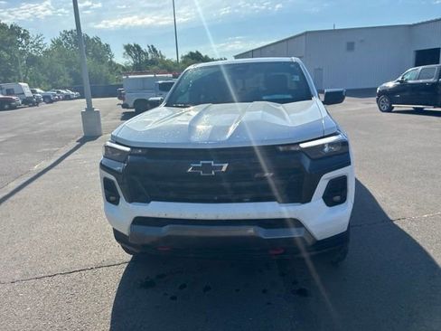 Used 2023 Chevrolet Colorado Z71 w/ Z71 Convenience Package 2 AWD/4WD image 4