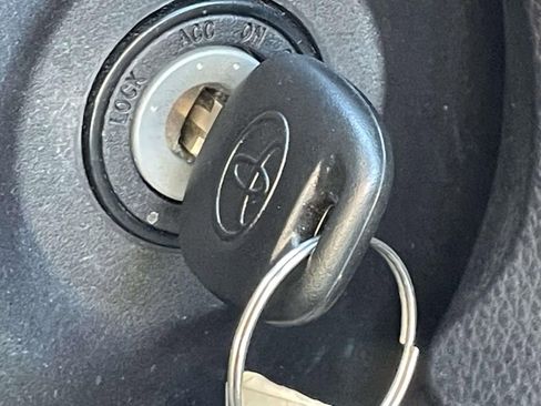 Used 2016 Toyota Corolla L image 29