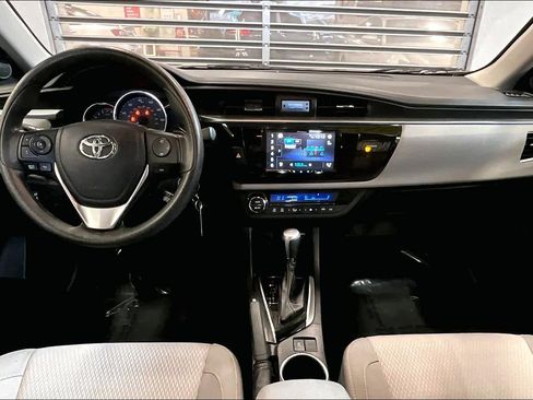 Used 2015 Toyota Corolla LE image 14