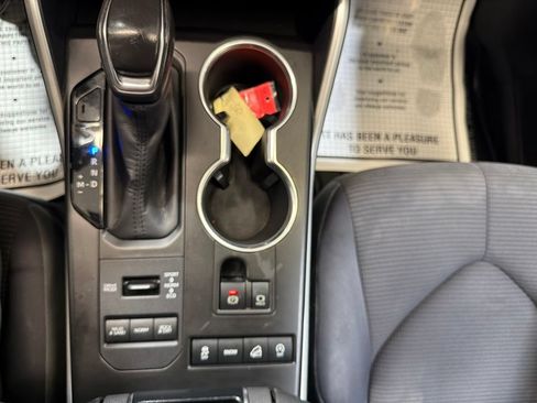 Used 2020 Toyota Highlander LE AWD/4WD image 33