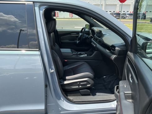 Used 2025 Honda Pilot Black Edition image 33