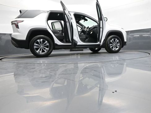 Used 2025 Chevrolet Equinox LT FWD image 46