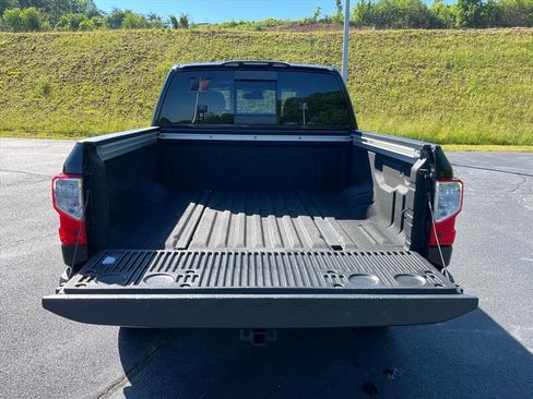 Used 2018 Nissan Titan SL w/ Midnight Edition AWD/4WD image 32