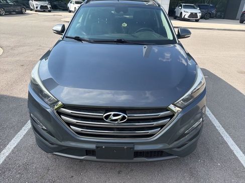Used 2016 Hyundai Tucson Limited w/ Option Group 03 FWD image 2