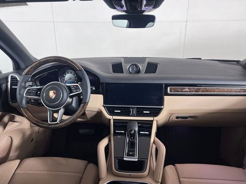 Certified 2023 Porsche Cayenne Platinum Edition AWD/4WD image 23