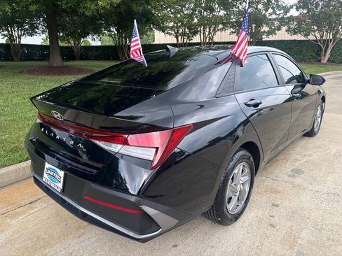 Used 2024 Hyundai Elantra SE FWD image 3