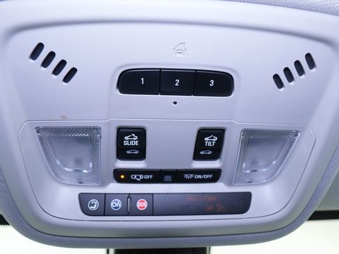 Used 2021 Chevrolet Traverse RS image 49