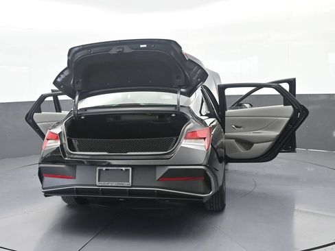 Used 2024 Hyundai Elantra SE FWD image 60