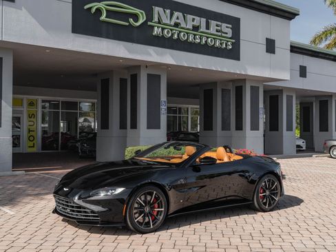 Used 2021 Aston Martin V8 Vantage Roadster image 22