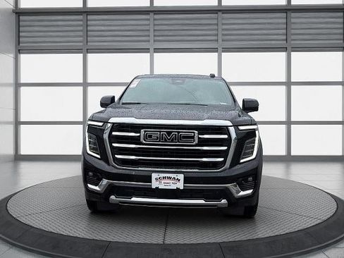 Used 2025 GMC Yukon Elevation w/ Elevation Premium Package AWD/4WD image 9