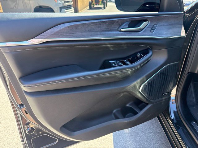 Used 2023 Jeep Grand Cherokee L Overland AWD/4WD image 19