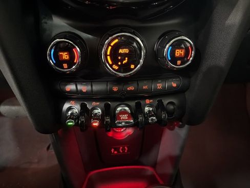 Used 2018 MINI Cooper 4-Door Hardtop image 20