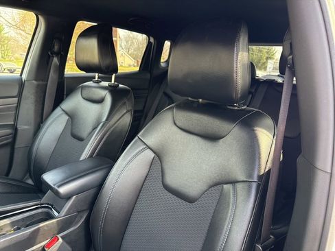 Used 2025 Jeep Compass Latitude w/ Altitude Special Edition image 14