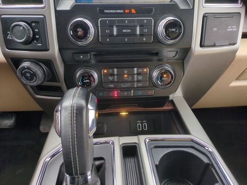 Used 2016 Ford F150 Lariat w/ Equipment Group 502A Luxury AWD/4WD image 14