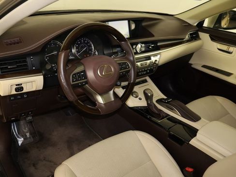 Used 2018 Lexus ES 350 w/ Navigation System Package image 28