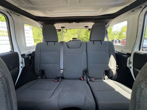 Used 2025 Jeep Wrangler Unlimited Sahara AWD/4WD image 14