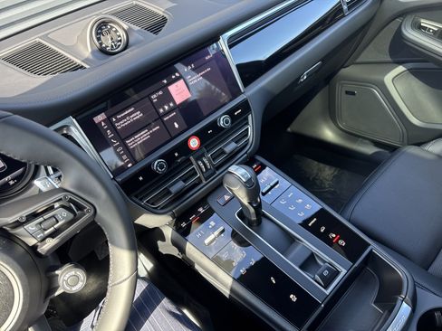 New 2026 Porsche Macan AWD/4WD image 18