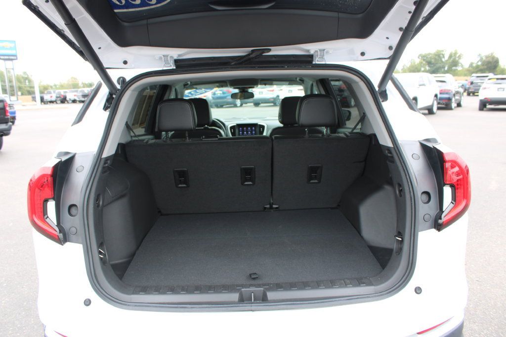 Used 2023 GMC Terrain SLT FWD image 21