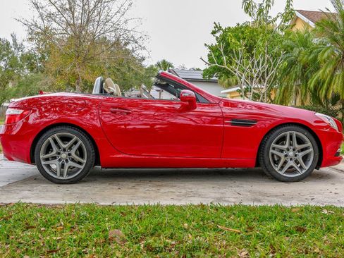 Used 2015 Mercedes-Benz SLK 250 image 9