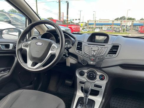 Used 2015 Ford Fiesta SE image 13