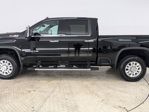 Used 2025 Chevrolet Silverado 2500 LTZ w/ LTZ Convenience Package image 2