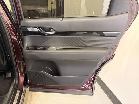 Used 2023 Hyundai Palisade Calligraphy image 25
