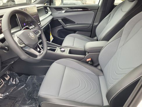 New 2026 Volkswagen Tiguan SE R-Line FWD image 15