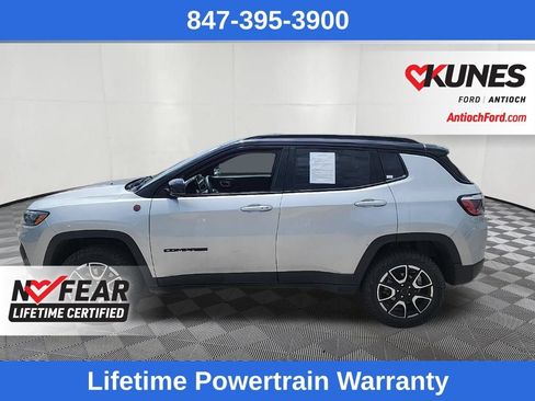 Used 2025 Jeep Compass Trailhawk AWD/4WD image 4