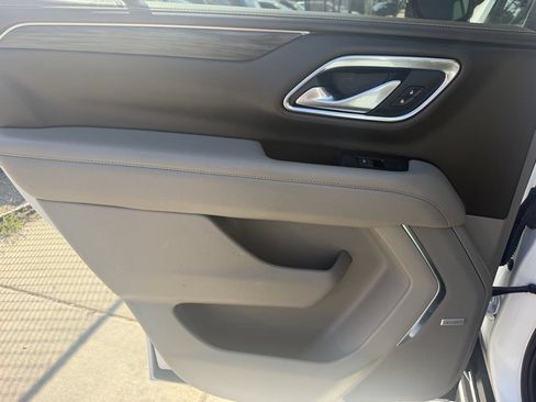 Used 2022 GMC Yukon SLT w/ SLT Premium Package RWD image 16