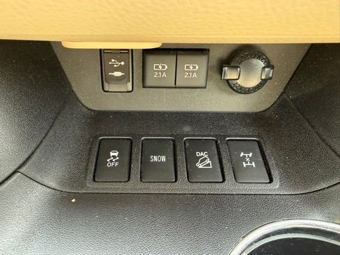 Used 2017 Toyota Highlander Limited image 14