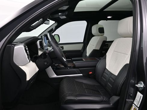 Used 2025 Toyota Sequoia Capstone image 5