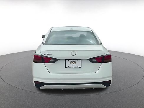 Used 2025 Nissan Altima 2.5 SV image 14