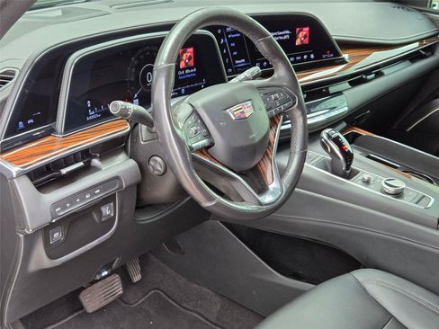 Used 2022 Cadillac Escalade Luxury AWD/4WD image 9
