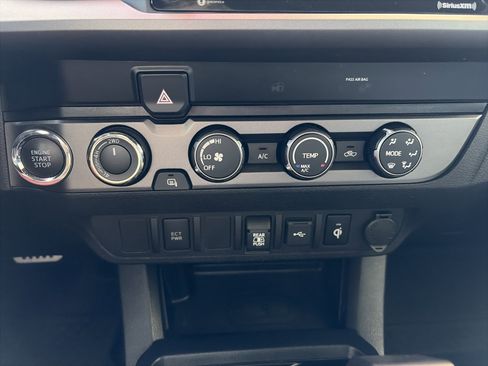 Used 2020 Toyota Tacoma TRD Sport w/ Blackout Package image 27