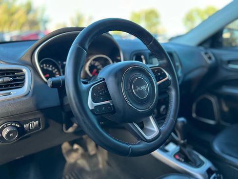 Used 2018 Jeep Compass Latitude image 14