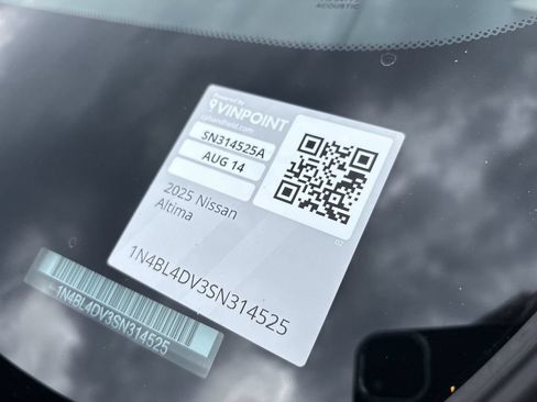 Used 2025 Nissan Altima 2.5 SV FWD image 37