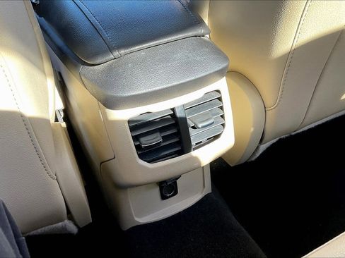 Used 2016 Ford Fusion SE w/ Equipment Group 202A FWD image 10