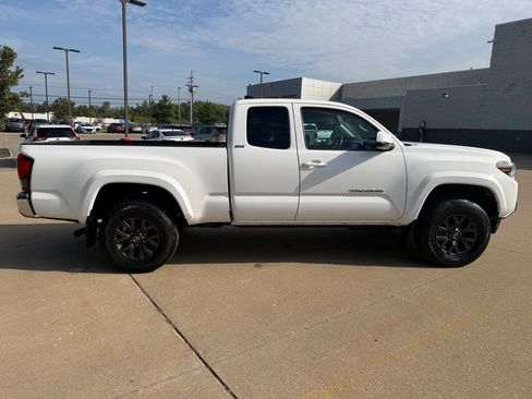 Certified 2022 Toyota Tacoma SR5 w/ SR5 Appearance Package (SM) AWD/4WD image 6