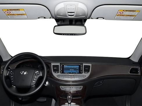 Used 2013 Hyundai Genesis 3.8 w/ Technology Pkg RWD image 5