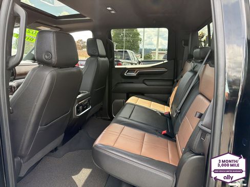 Used 2024 Chevrolet Silverado 1500 High Country w/ Technology Package AWD/4WD image 10