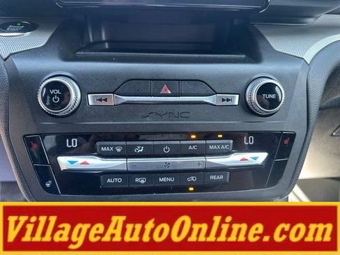 Used 2020 Ford Explorer XLT w/ Equipment Group 202A AWD/4WD image 23