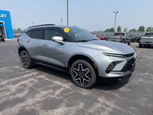 Used 2025 Chevrolet Blazer RS w/ Driver Confidence II Package AWD/4WD image 2