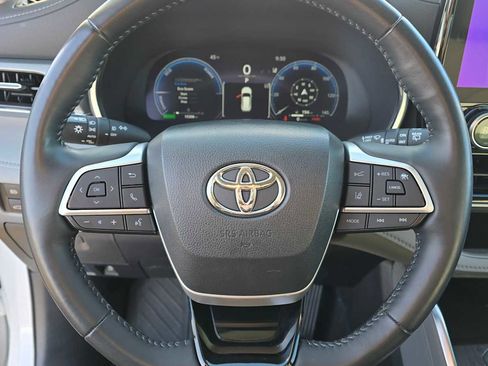 Used 2023 Toyota Highlander Platinum image 29