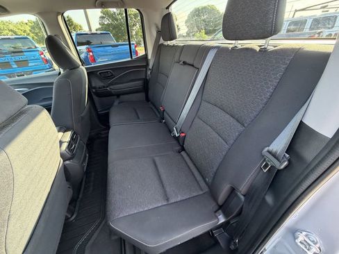 Used 2025 Honda Ridgeline Sport image 17