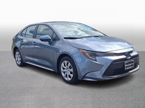 Used 2025 Toyota Corolla LE FWD image 3