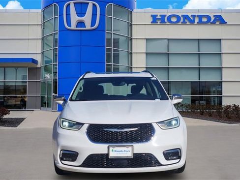 Used 2022 Chrysler Pacifica Limited image 6