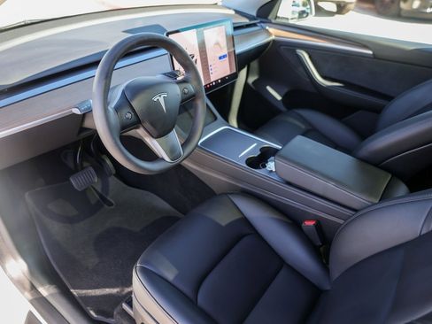 Used 2023 Tesla Model Y Long Range image 10